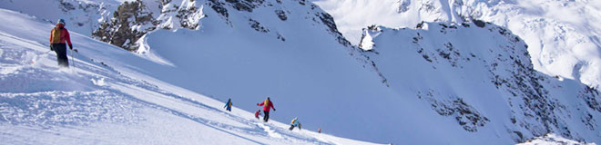 CMHヘリスキーのコース一覧です。親子で参加できるファミリーウィーク、深雪のオフピステに慣れるためのパウダーイントロ、女性のためのコース、急斜面を滑るザ・スティープス等、豊富なコースをご用意してお待ちしています。