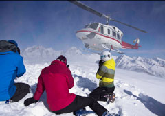 ヘリコプターが給油に戻るときにロッジに戻ることができます。