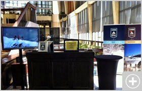 【2. カナダ到着・ホテル泊】空港近辺の指定のホテルにお泊りいただきます。ロビーにあるCMHデスクでお名前を言っていただき、カナダ到着をCMHスタッフにお知らせいただきます。