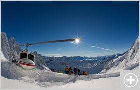 【8. ヘリスキー開始】初日の午後（または到着翌朝）からヘリスキーを開始します。