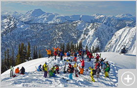 ※グループ分けについて ガイドがお客様の経験やご希望を総合的に判断しグループ分けをします。ガイドの案内に従って一日平均8本かそれ以上を滑ります。