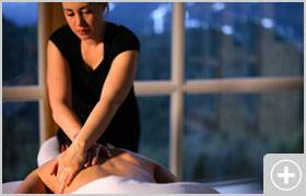 ロッジ滞在中はサウナ、ホットタブ、リラクゼーションマッサージサービス（有料）等もご利用いただけます。